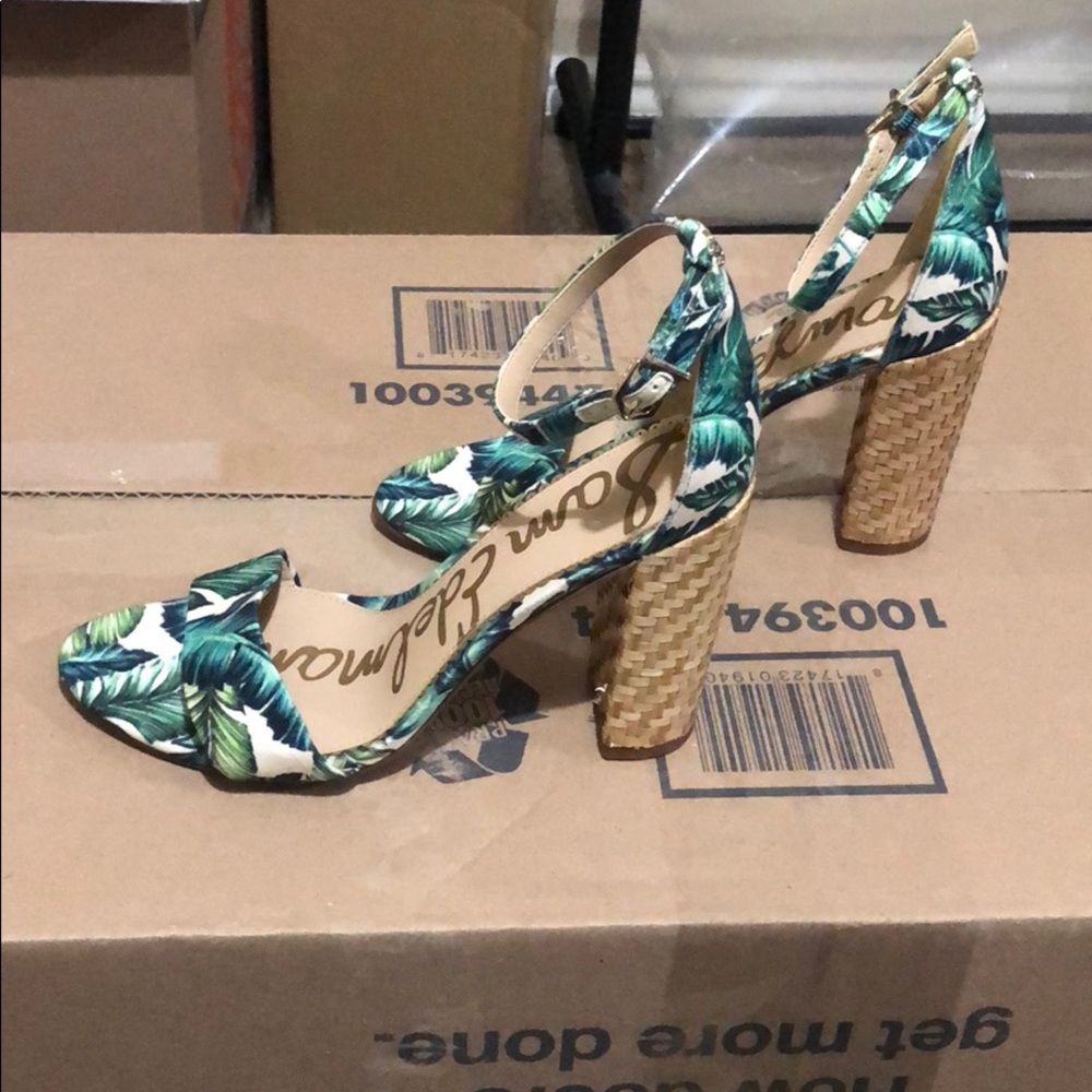 Women’s shoes